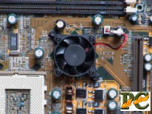aktive Ventilatorkuehlung der Nordbruecke des KX133-Chipsatzes